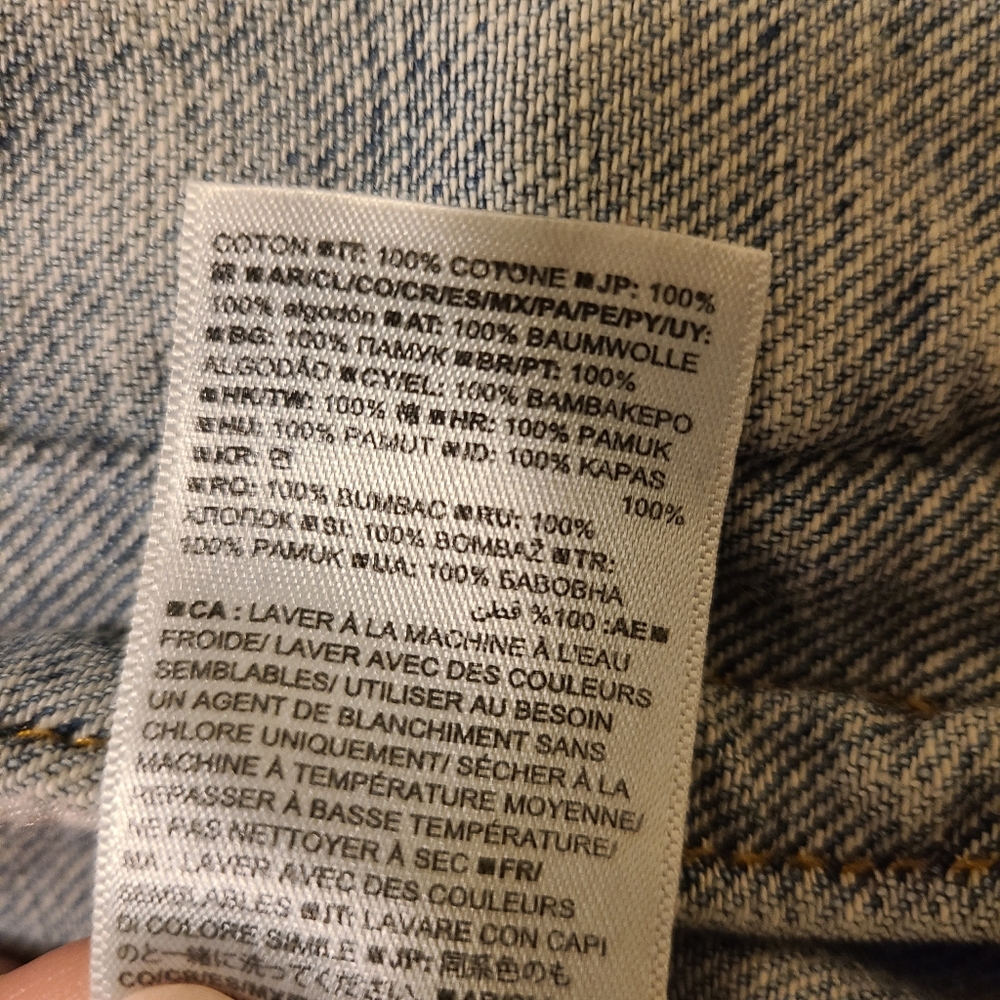 Gap Jean Jacket Size Medium - image 5